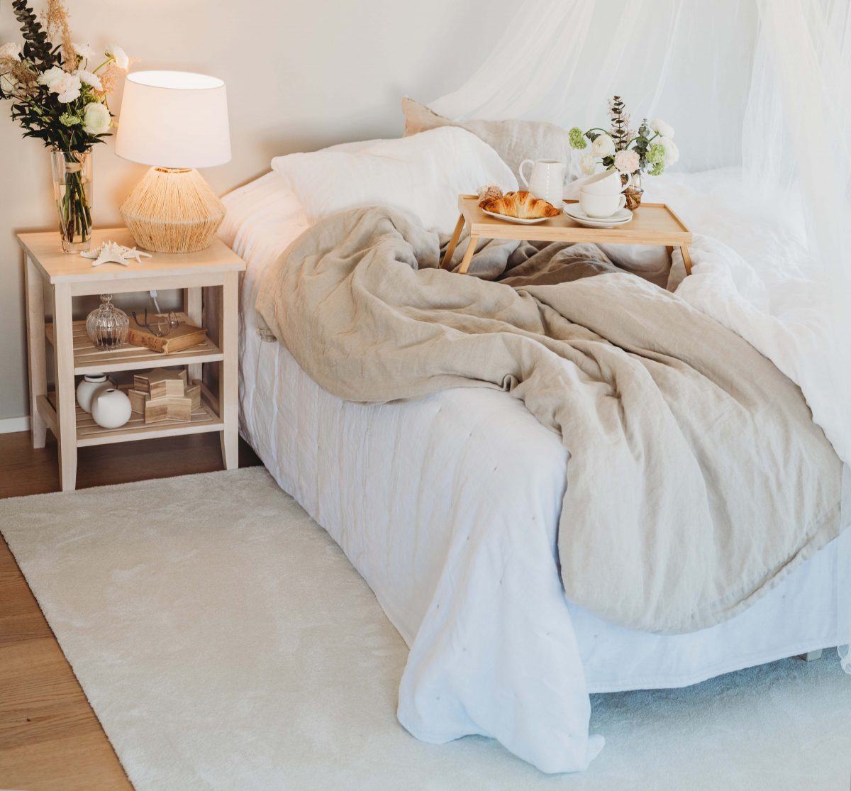 Mitä eroa on villaisella ja synteettisellä makuuhuoneen matolla?