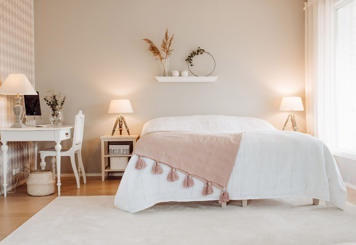 Kuinka sijoittaa matto makuuhuoneessa optimaalisesti?