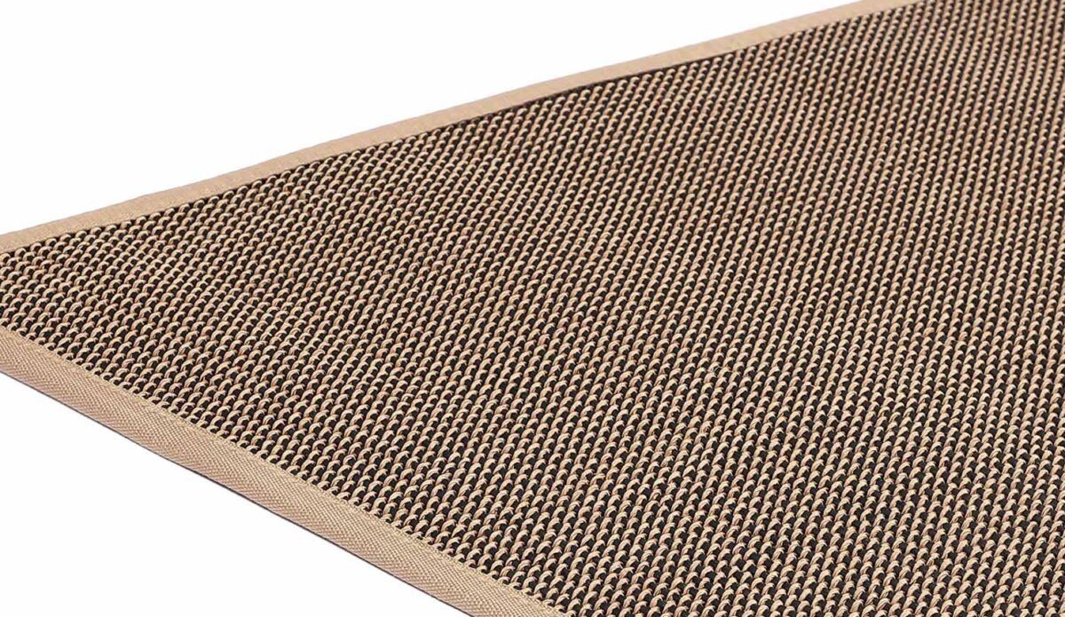 Vesipestävä matto netistä – 5 syytä valita suomalainen matto ruokailutilaan