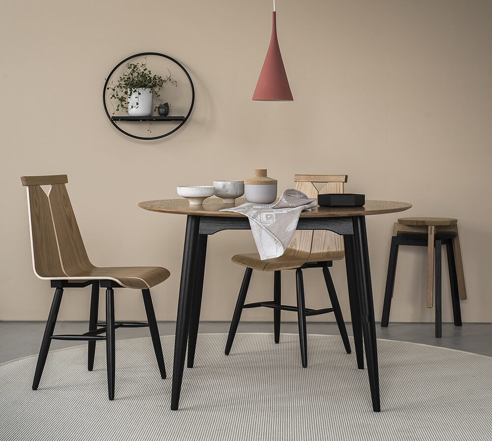 Pyöreän maton sijoittelu sisustuksessa