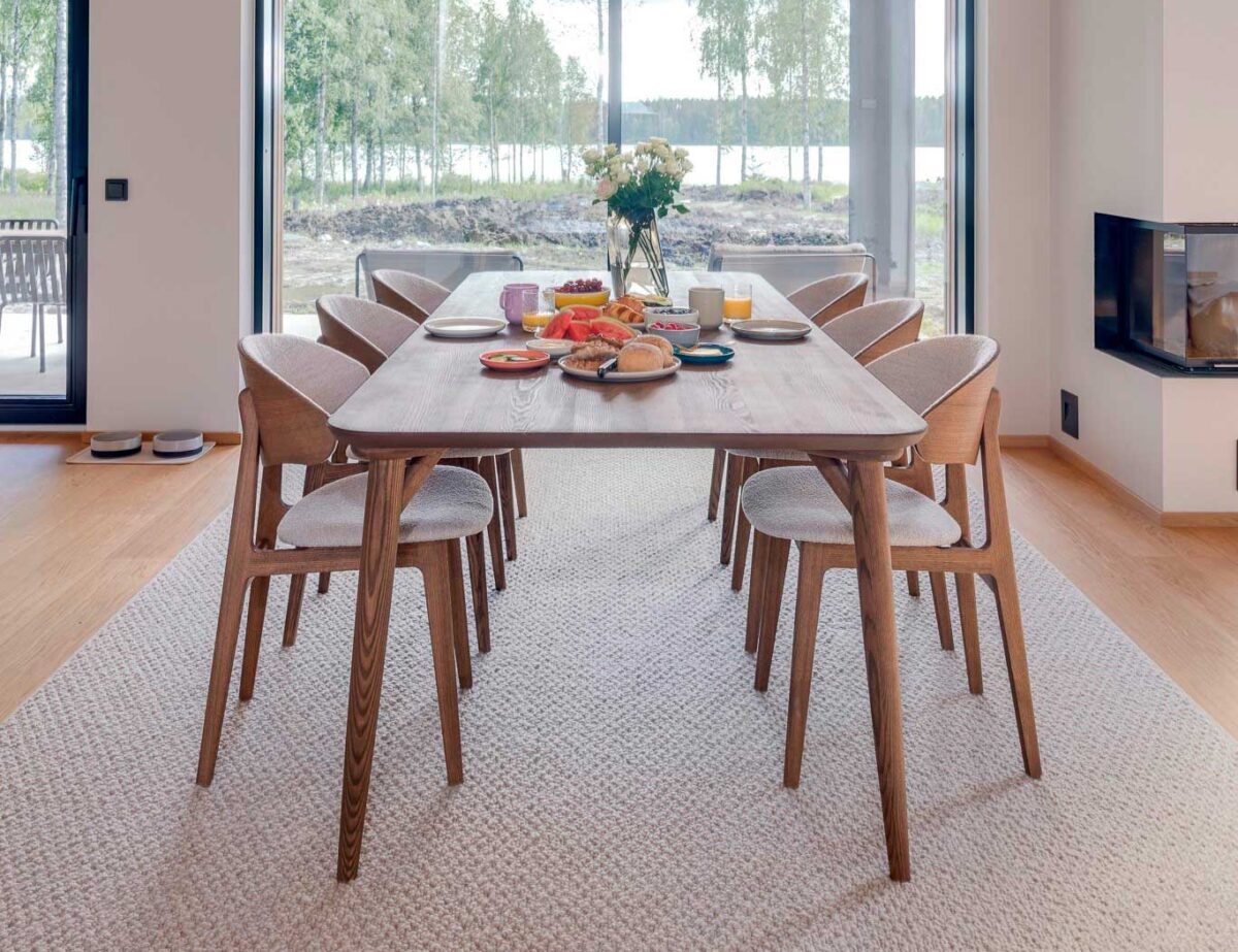 Choosing a Dining Room Rug – 5 Practical Tips for Families
