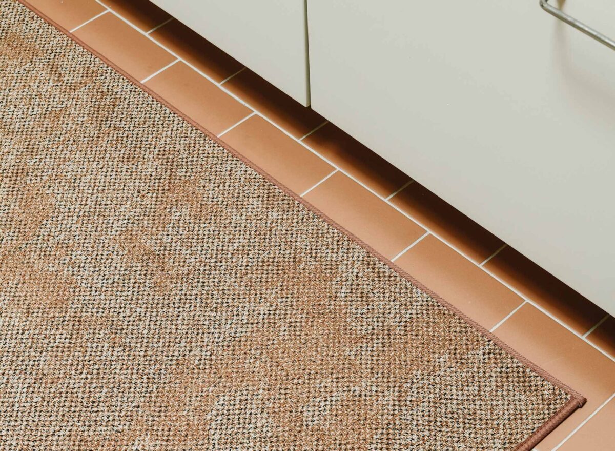 Durable and trendy hallway rug for a Finnish home